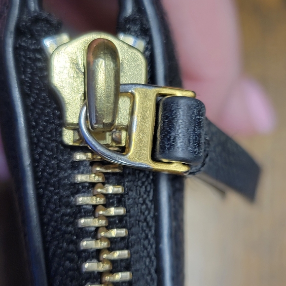 Tory Burch Black Everly Crossbody Bag with Gold Accents - Picture 11 of 12